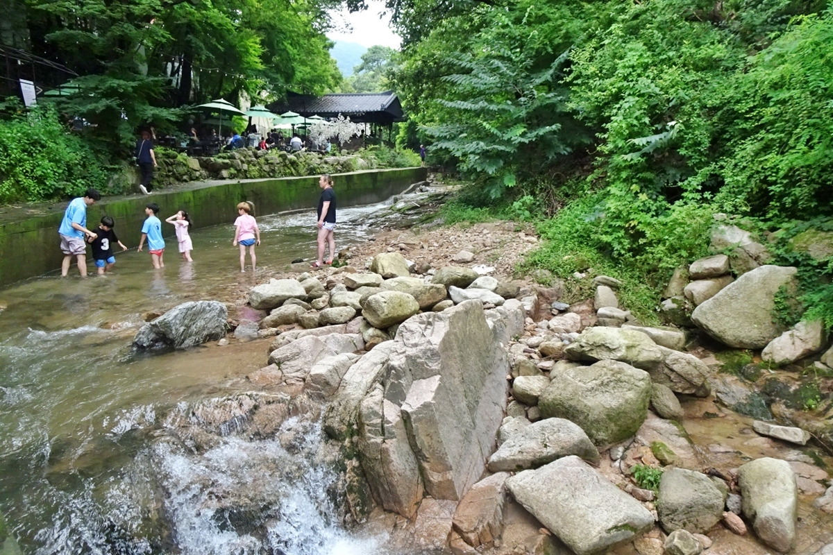 서울 우이동 계곡 가는길 위치 주차 숙소 맛집 카페 날씨 정보