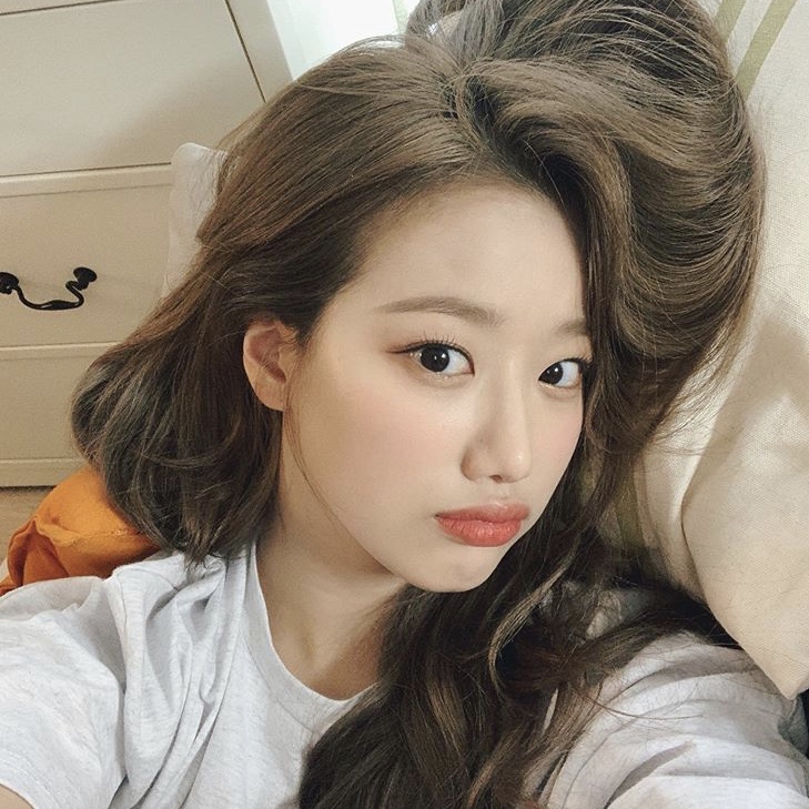 에이프릴 이나은 움짤