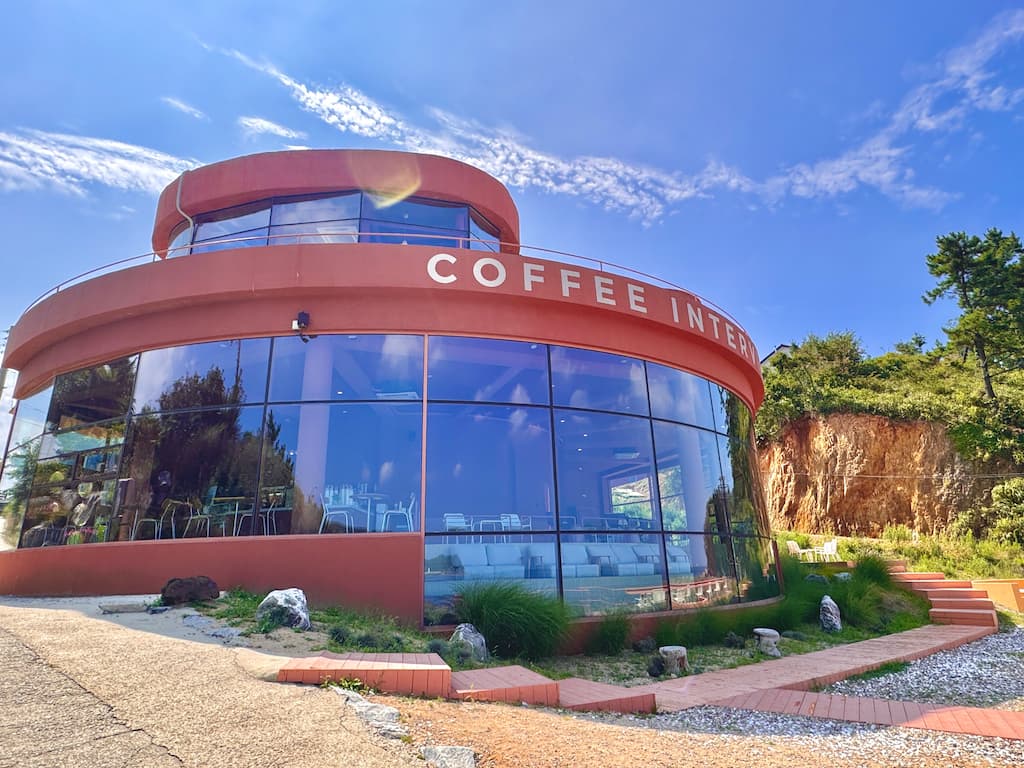 스테이인터뷰 파도리 카페 외부전경