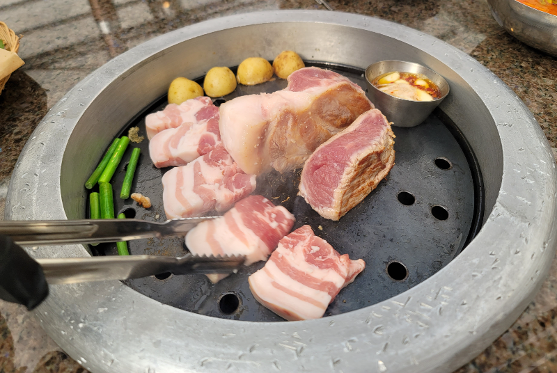 맛있게 굽는 중~