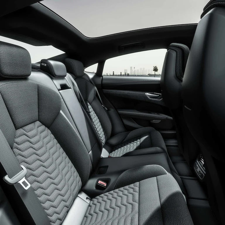 2022 아우디 e-트론 55 Quattro 실내 좌석