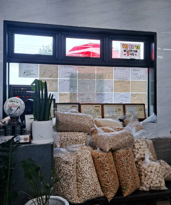 마니산짜장 수많은 사인들