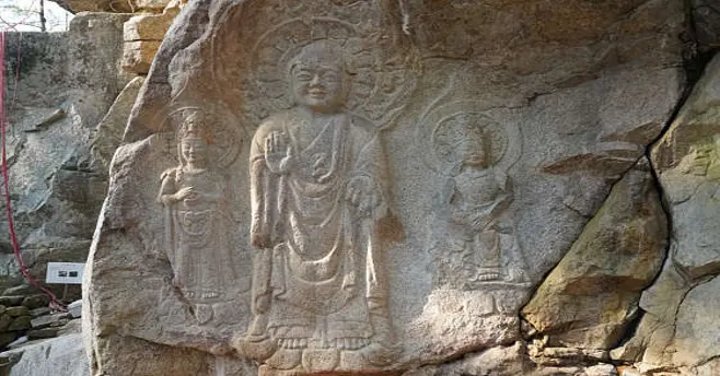 서산 용현리 마애여래삼존상