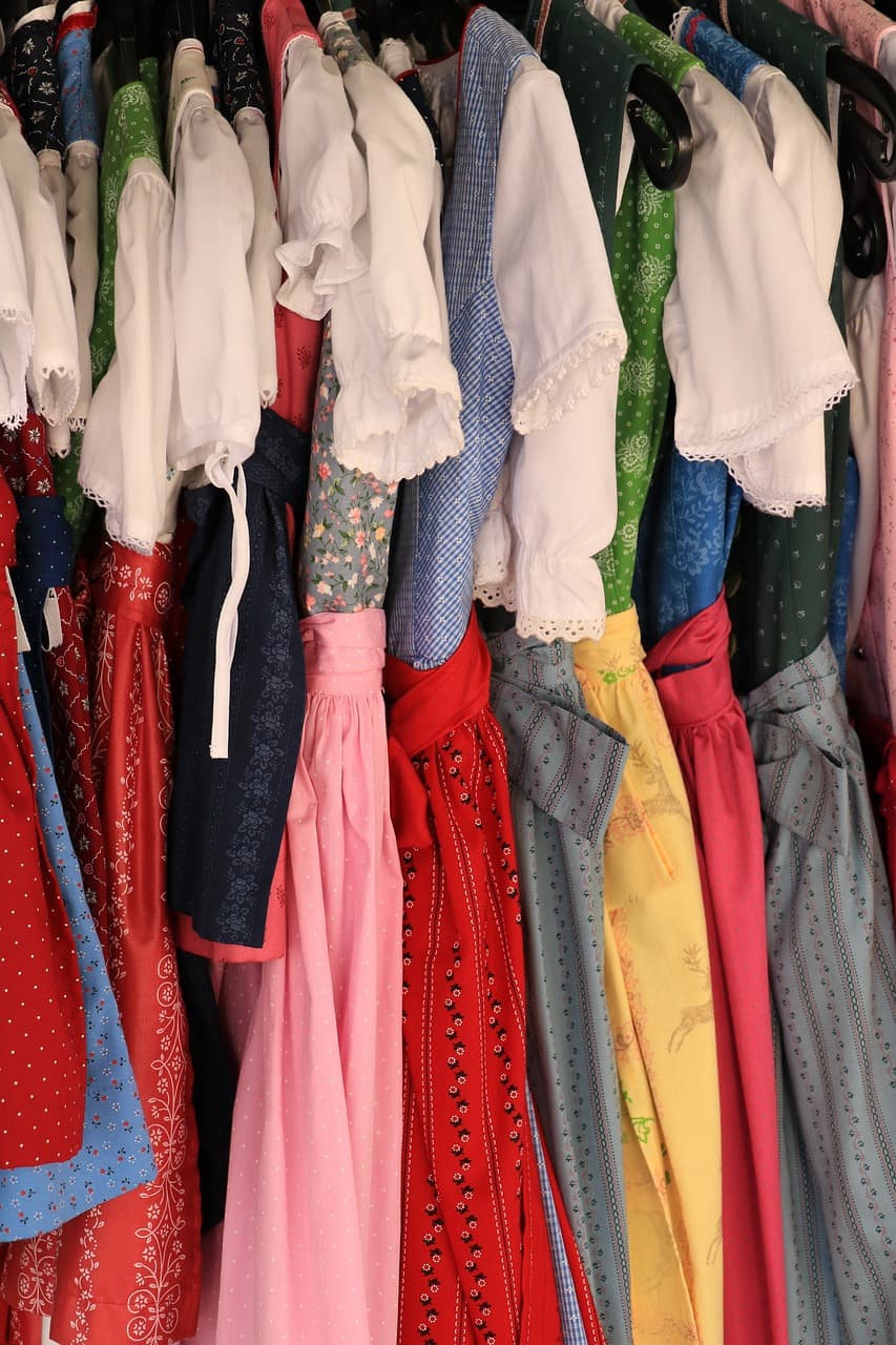 전통 의상에서 스트리트 패션으로: 한복의 변신