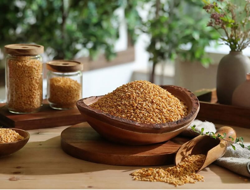 나무 그릇에 담긴 루피니빈 콩