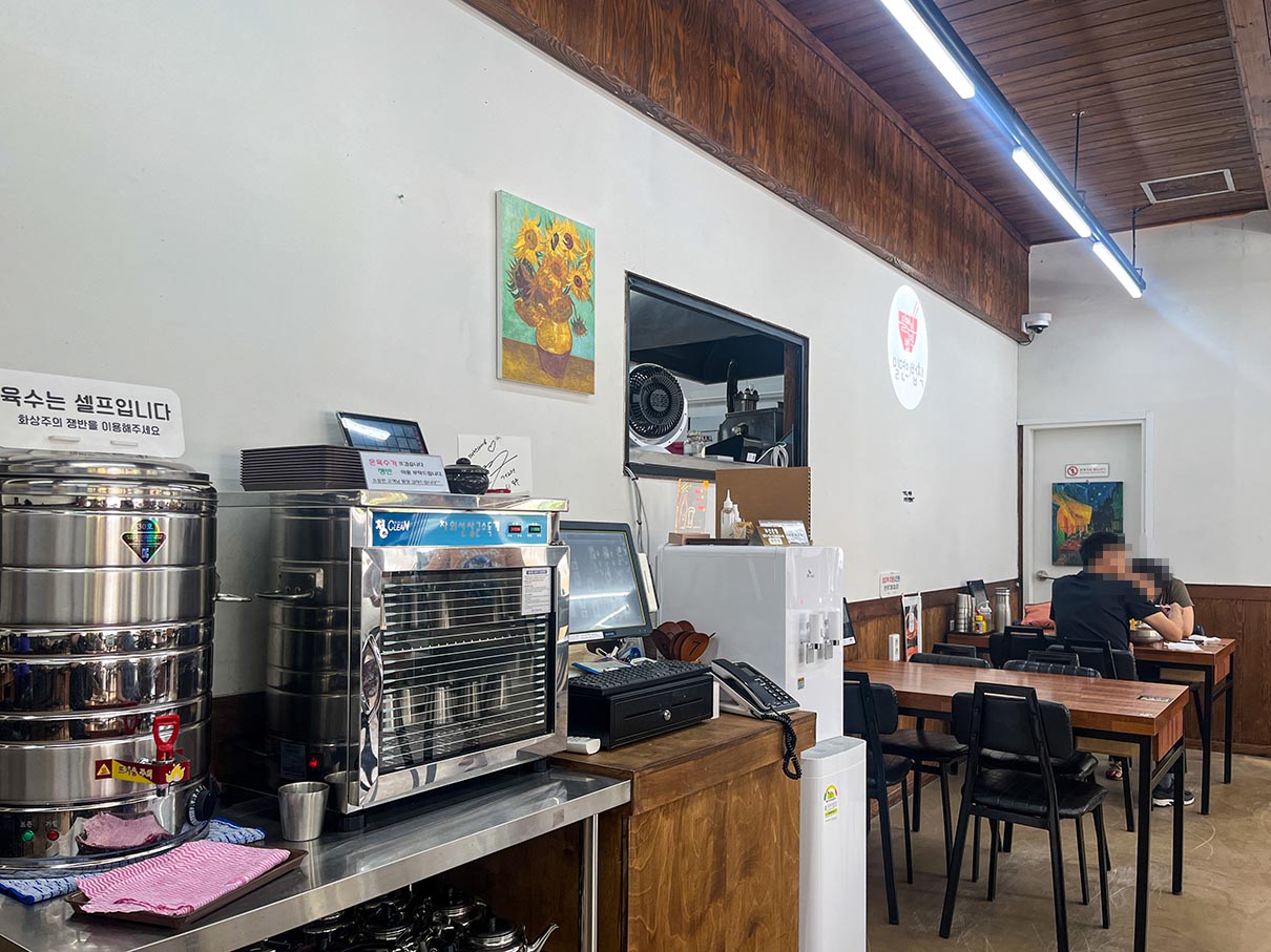 김해 대동 밀면의 법칙 본점 내부