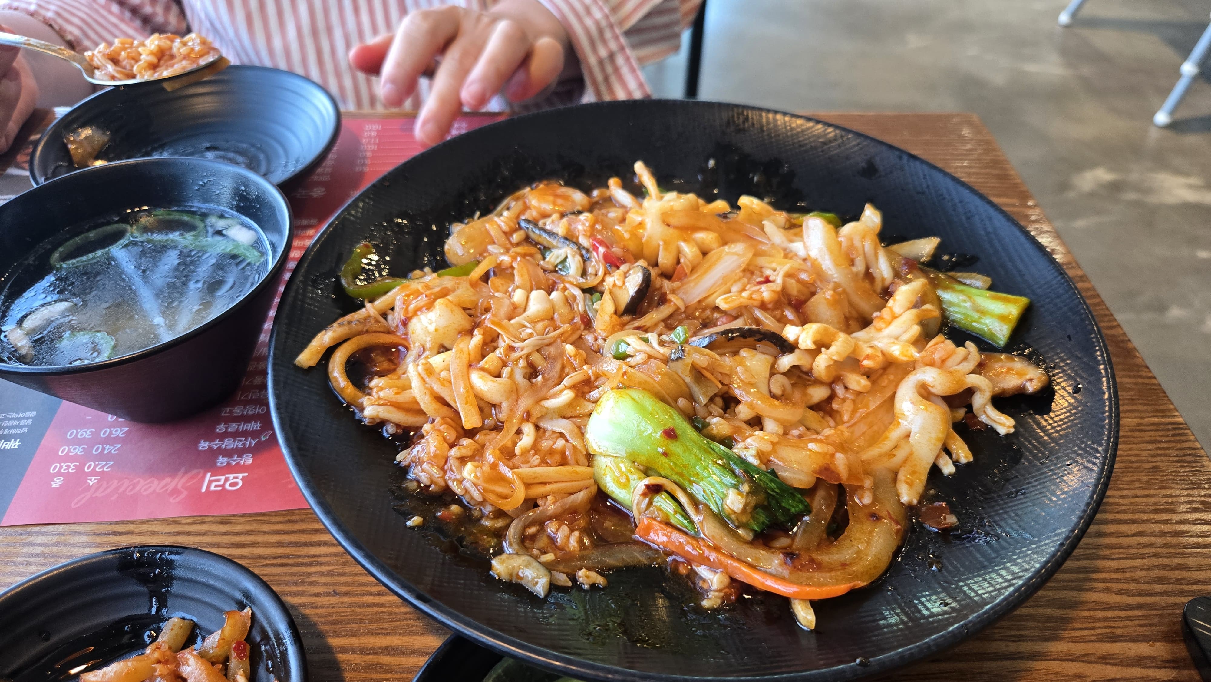 불맛이 살짝 살아있고&amp;#44; 짜지 않아서 부담 없이 먹기 좋음