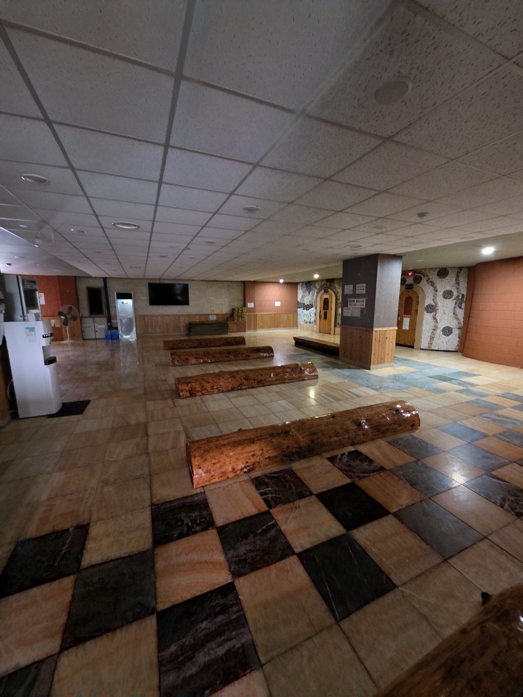 홀의-모습입니다.