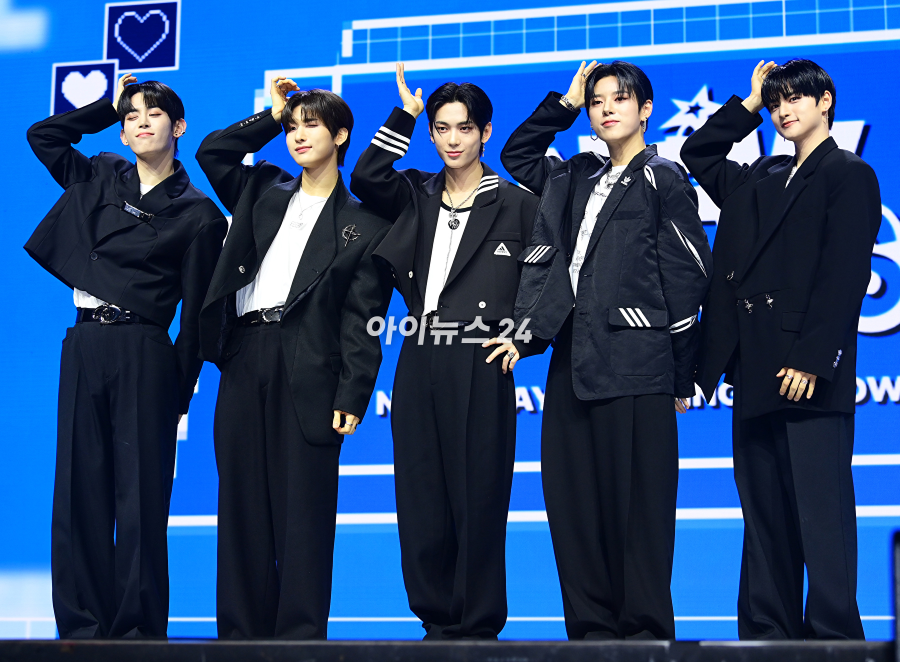 그룹 NOWADAYS(나우어데이즈)가 2일 서울 한남동 블루스퀘어 마스터카드홀에서 진행된 첫 번째 싱글 앨범 'NOWADAYS' 쇼케이스에 참석하고 있다. [사진=정소희 기자]