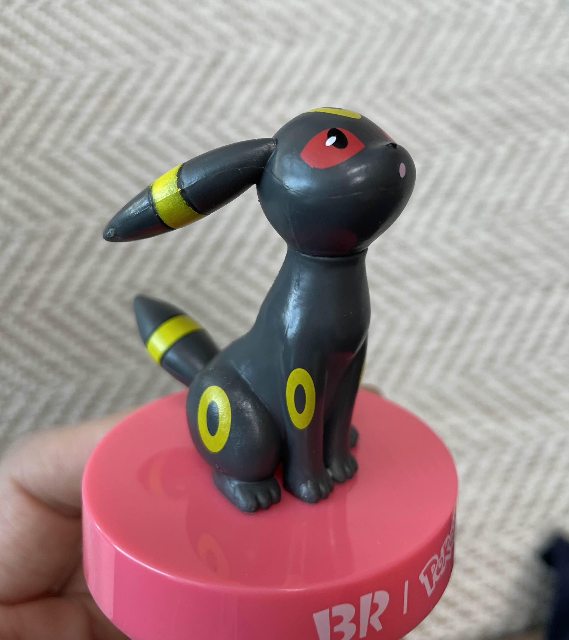 베스킨라빈스 포켓몬 피규어 시즌2-블래키 피규어 사진 측면