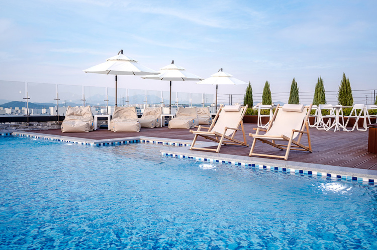 계절 상관없이 즐기는 서울 호텔 루프탑 수영장 BEST 05 L7 홍대 바이 롯데, SR 호텔 마곡,H 에비뉴 호텔 건대 포함