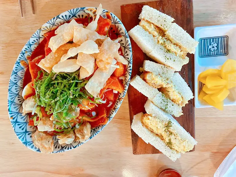 강릉에서 맛보는 카레와 쫄면이 만나면 쫄깃 쫄카레, 간장 튀김 떡볶이, 달걀 카츠 샌드 맛집 추천 생방송투데이 리얼맛집 오늘방송 먹킷리스트