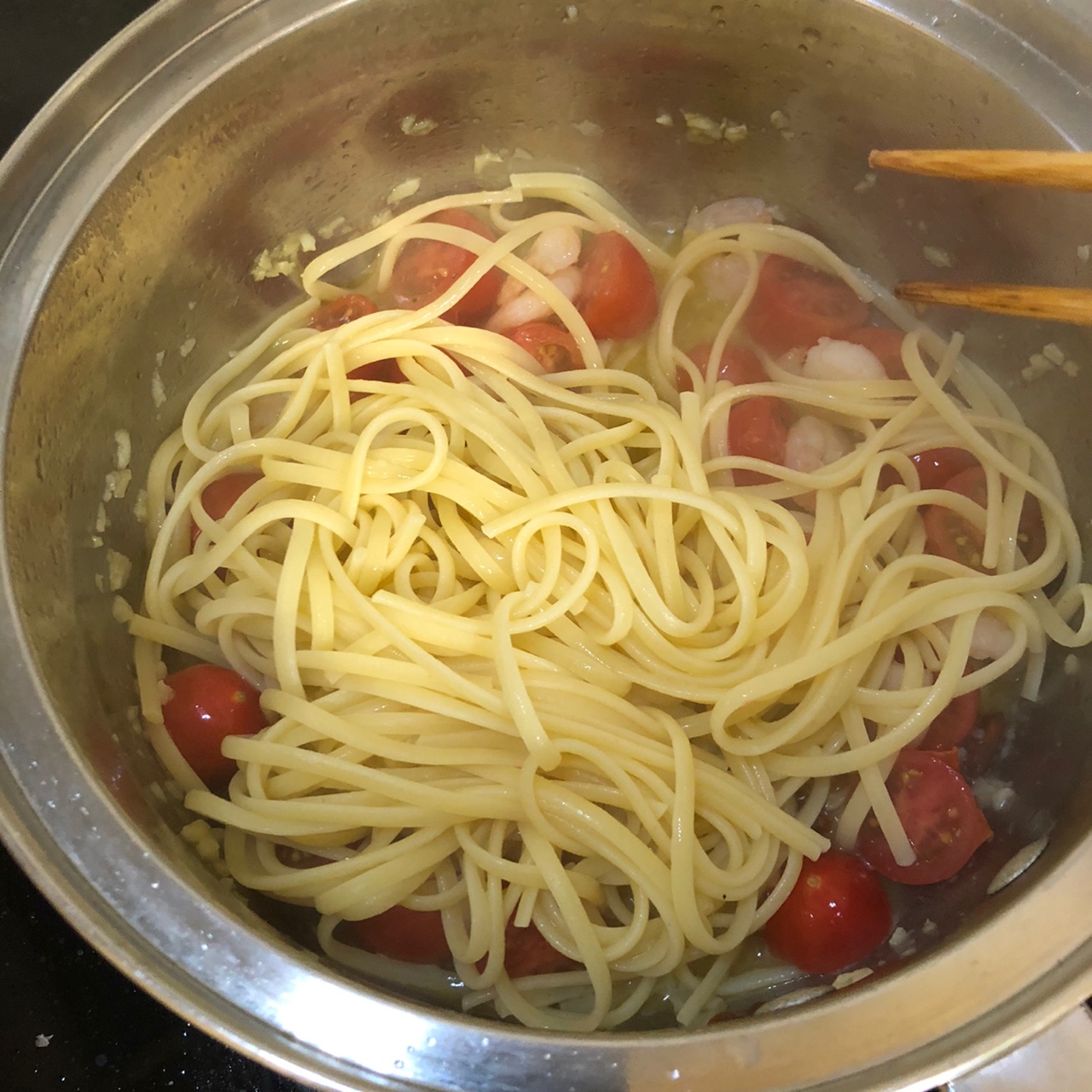 냄비에-면을-넣기