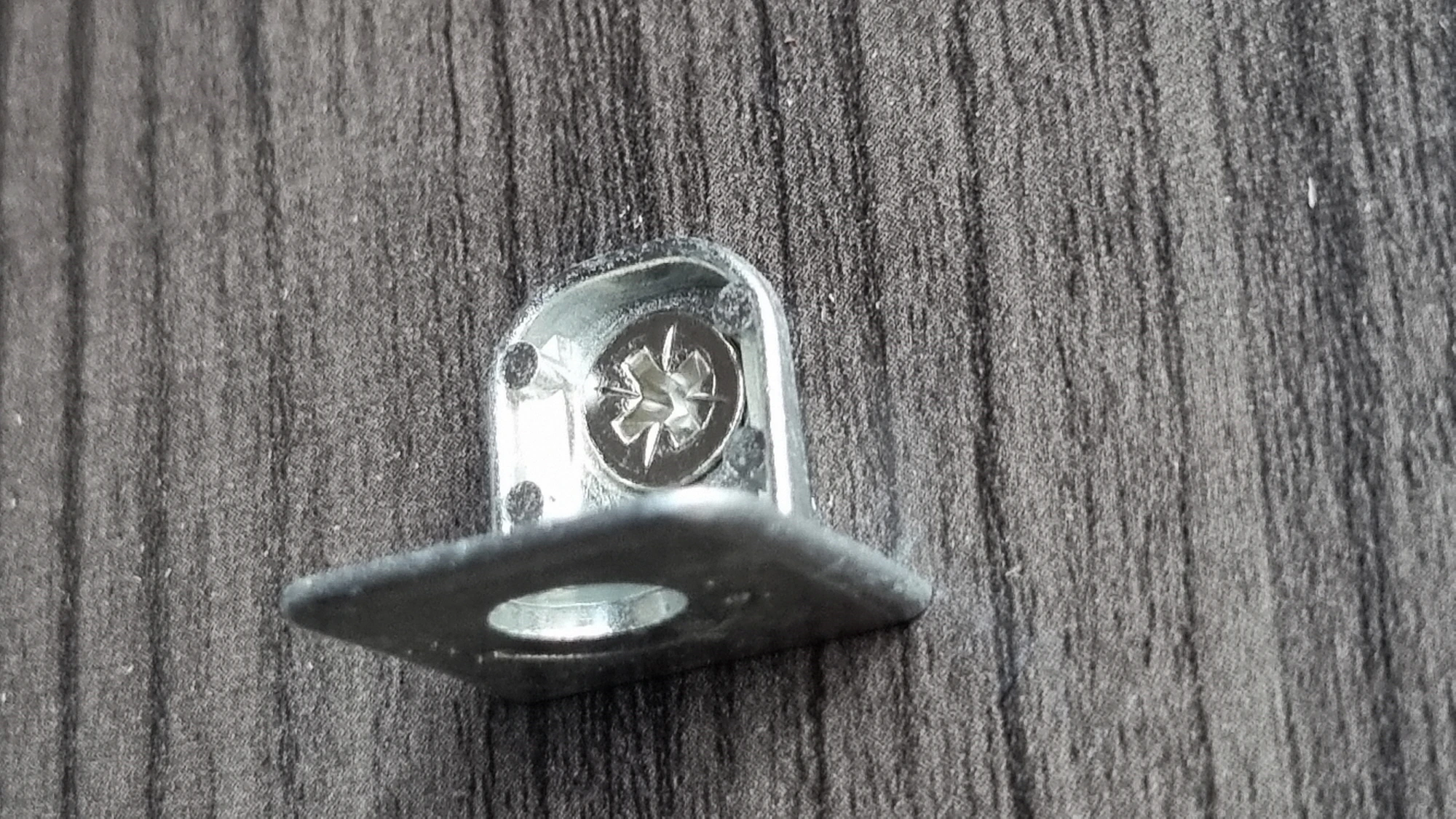 장롱 선반 고정 부품