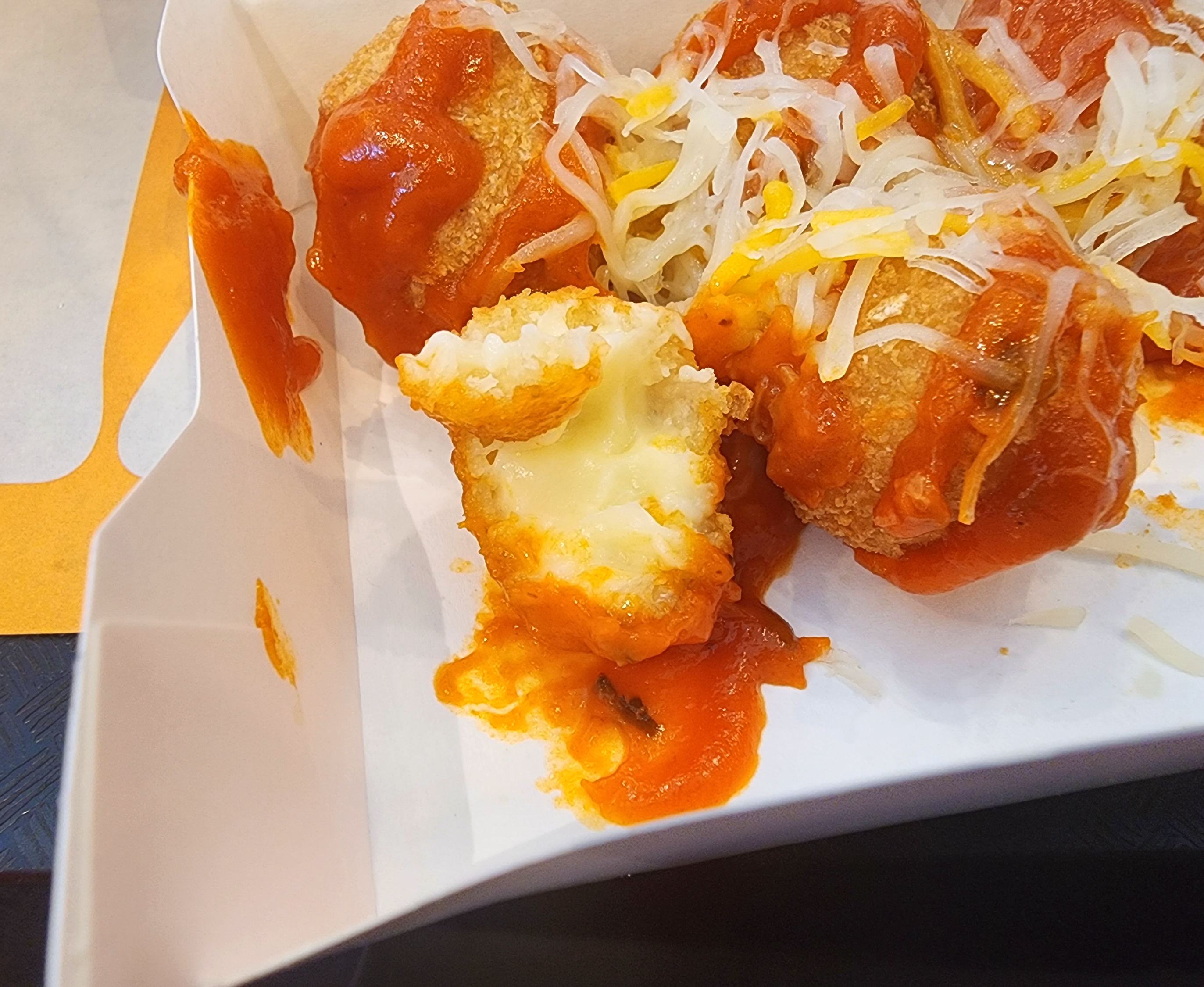 버거킹신메뉴_핫토마토모짜볼