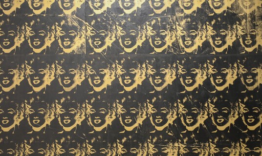 앤디 워홀이 마릴린 먼로를 주제로 제작한 금빛 실크스크린 연작 작품