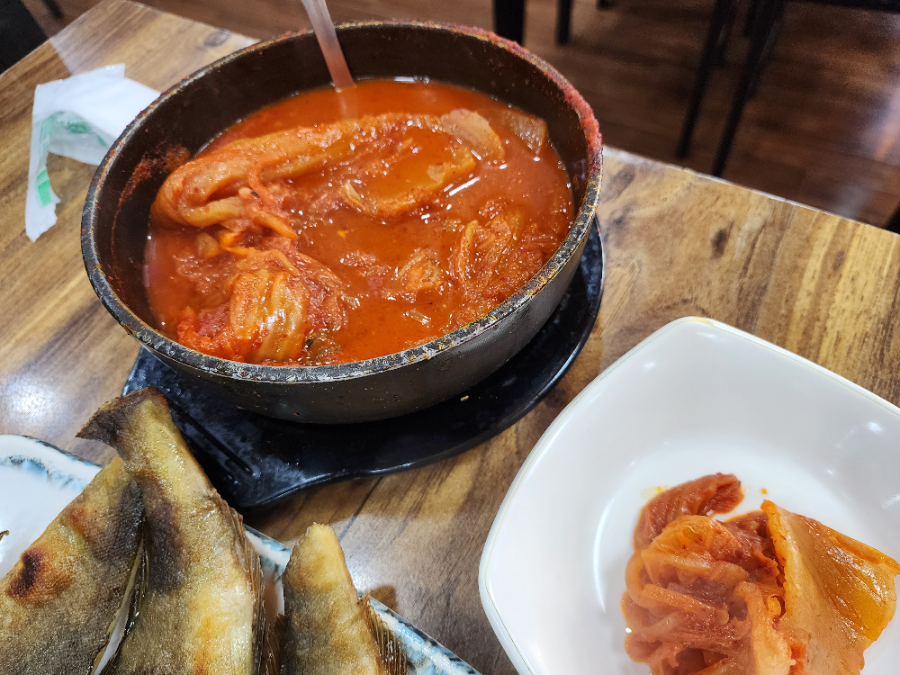 어부네생선구이굴밥 - 김치찜