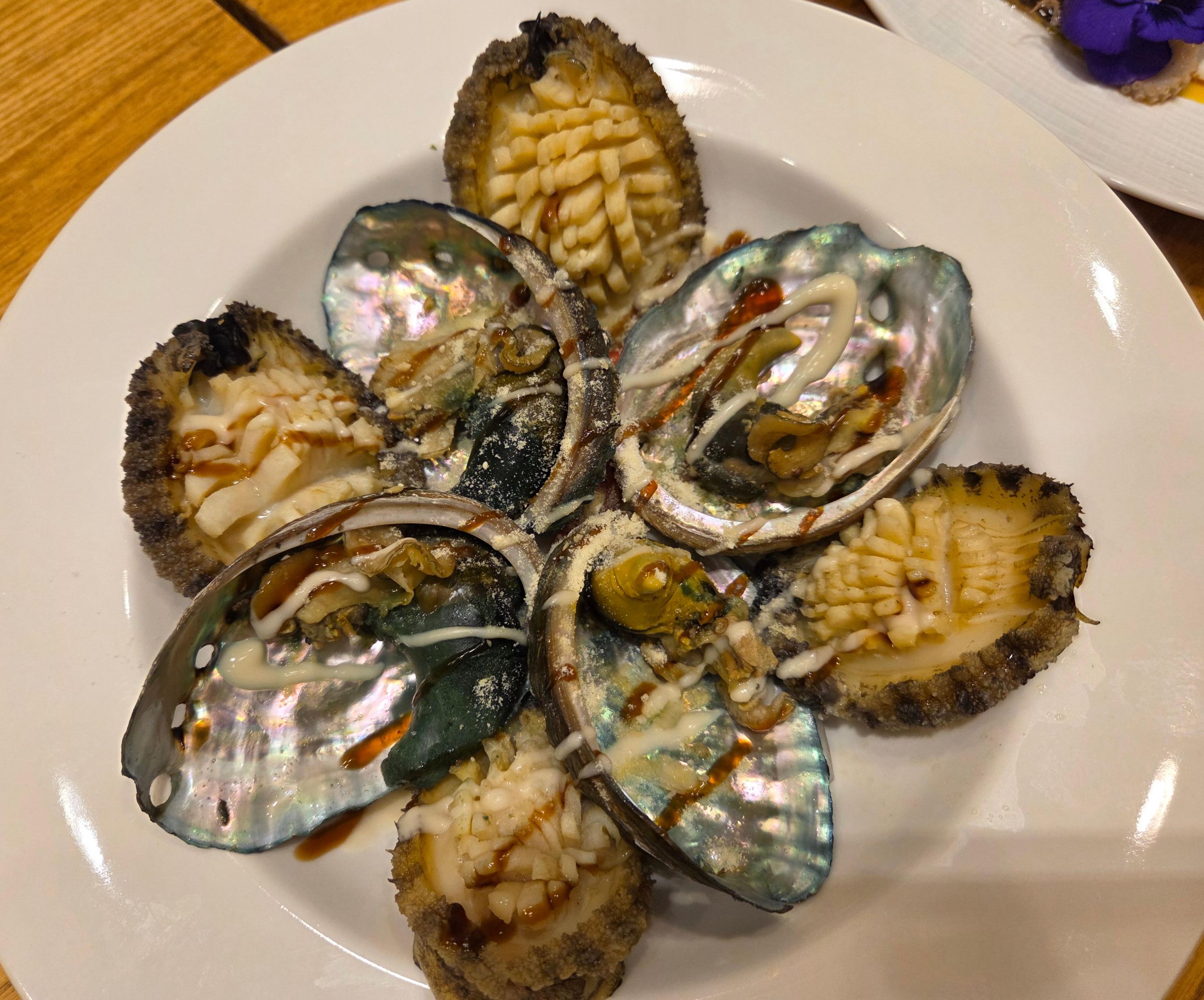 가매일식 디너 코스, 내장과 함께 제공된 전복 요리