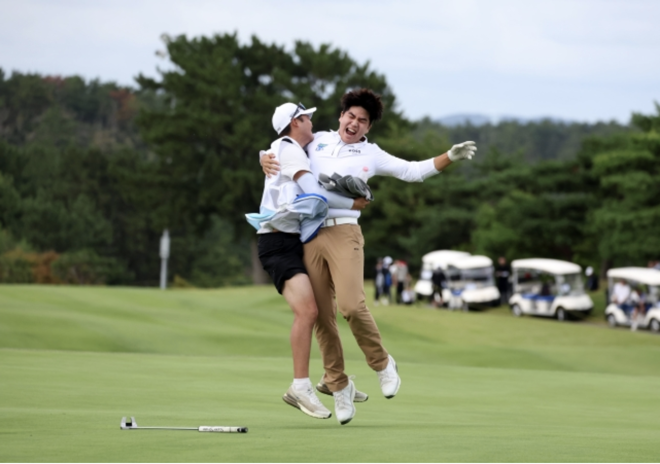 장희민과 연장전에 돌입하여 6m 버디 퍼트를 성공하며 우승을 확정지은 장유빈