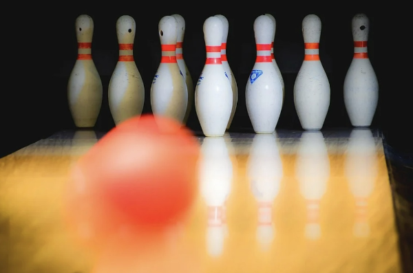 볼링 스트레이트 볼 던지는 방법 (볼링공 잡는 방법)