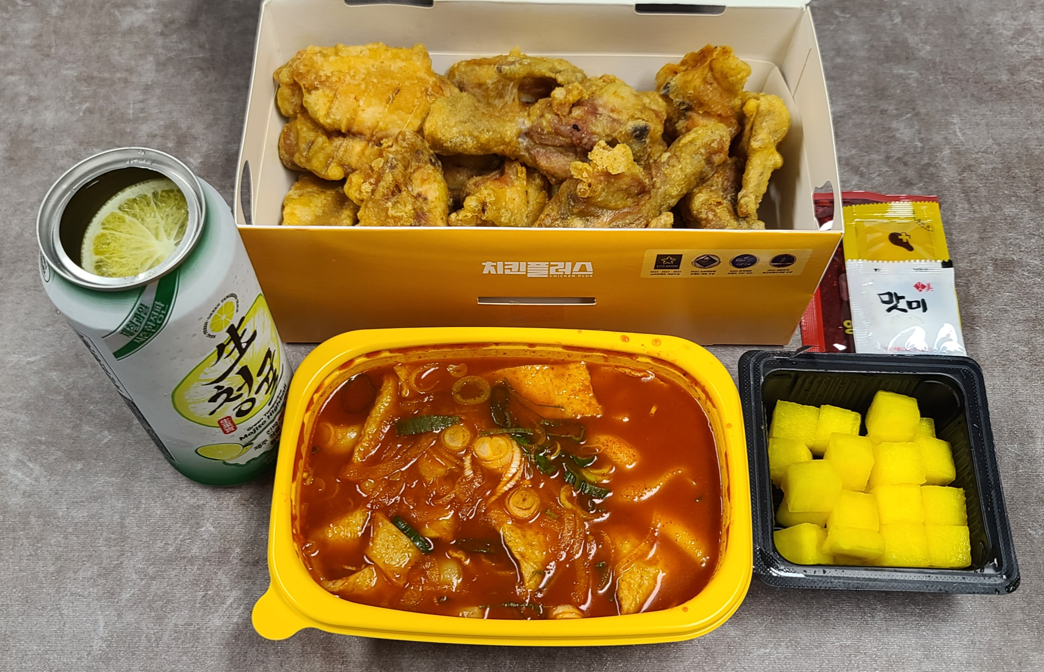 CU편의점 시즌한정판 생청귤 모히또 하이볼 치킨플러스 제철과일 후라이드치킨 호로록떡볶이 어른의휴식