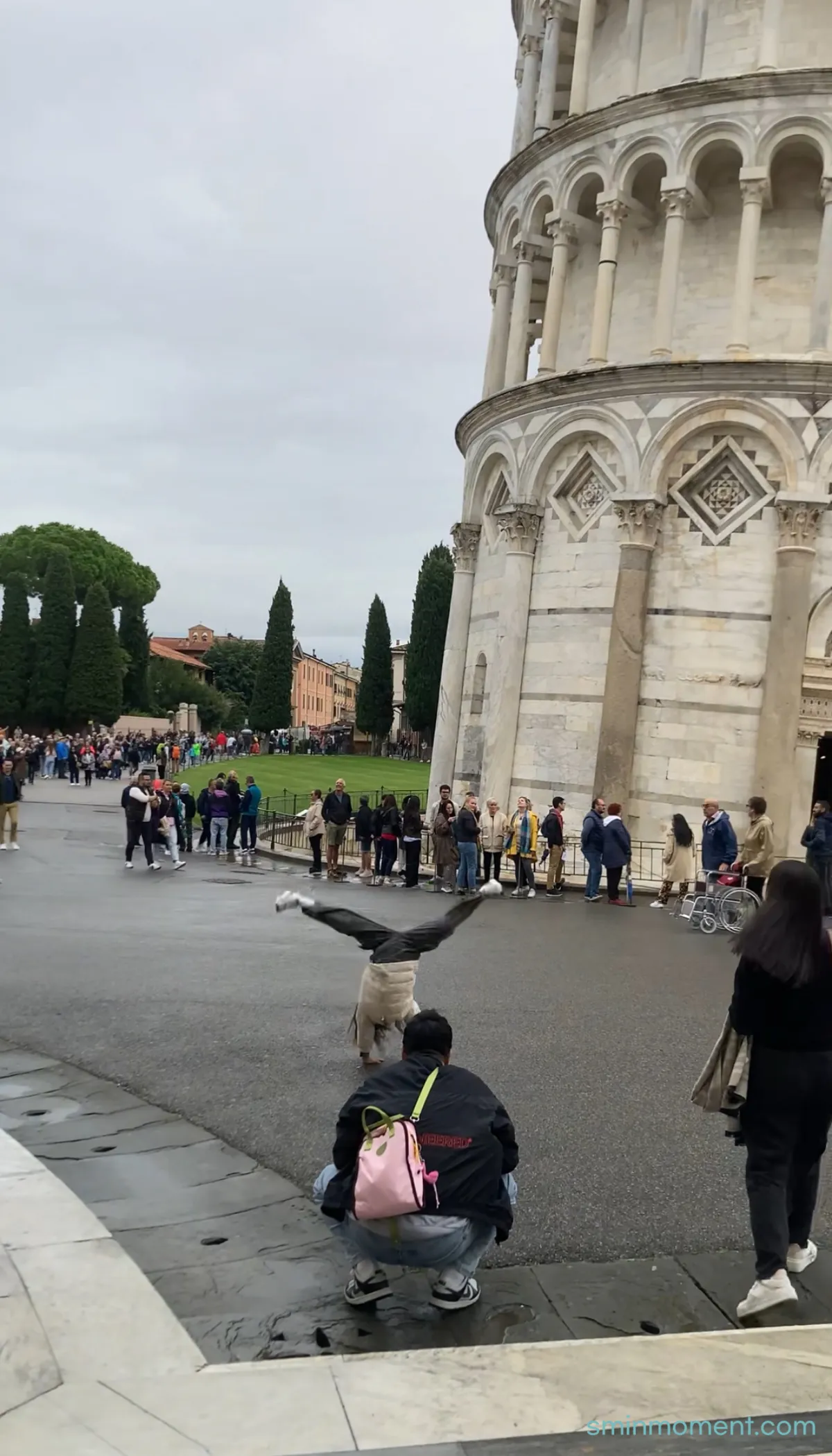 피사의사탑-앞-옆돌기-신난다-2