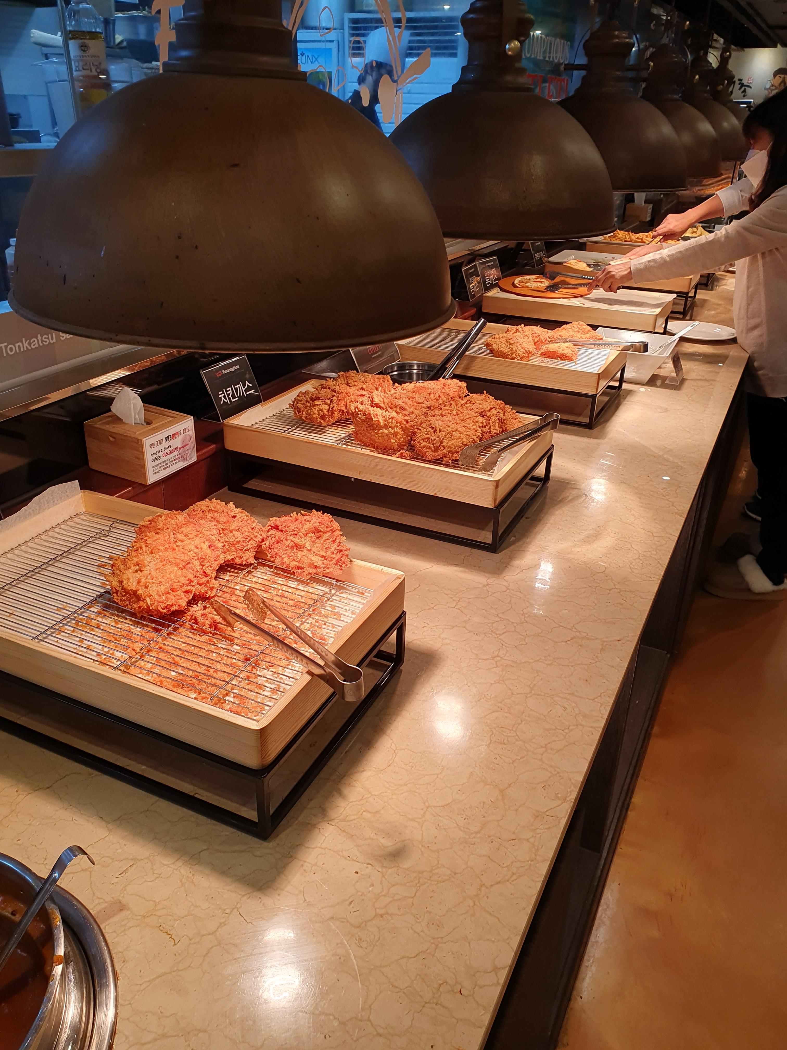 관저동 유생촌 돈까스 종류는 등심돈까스, 치킨까스, 생선까스, 돈까스 유린기, 고추튀김