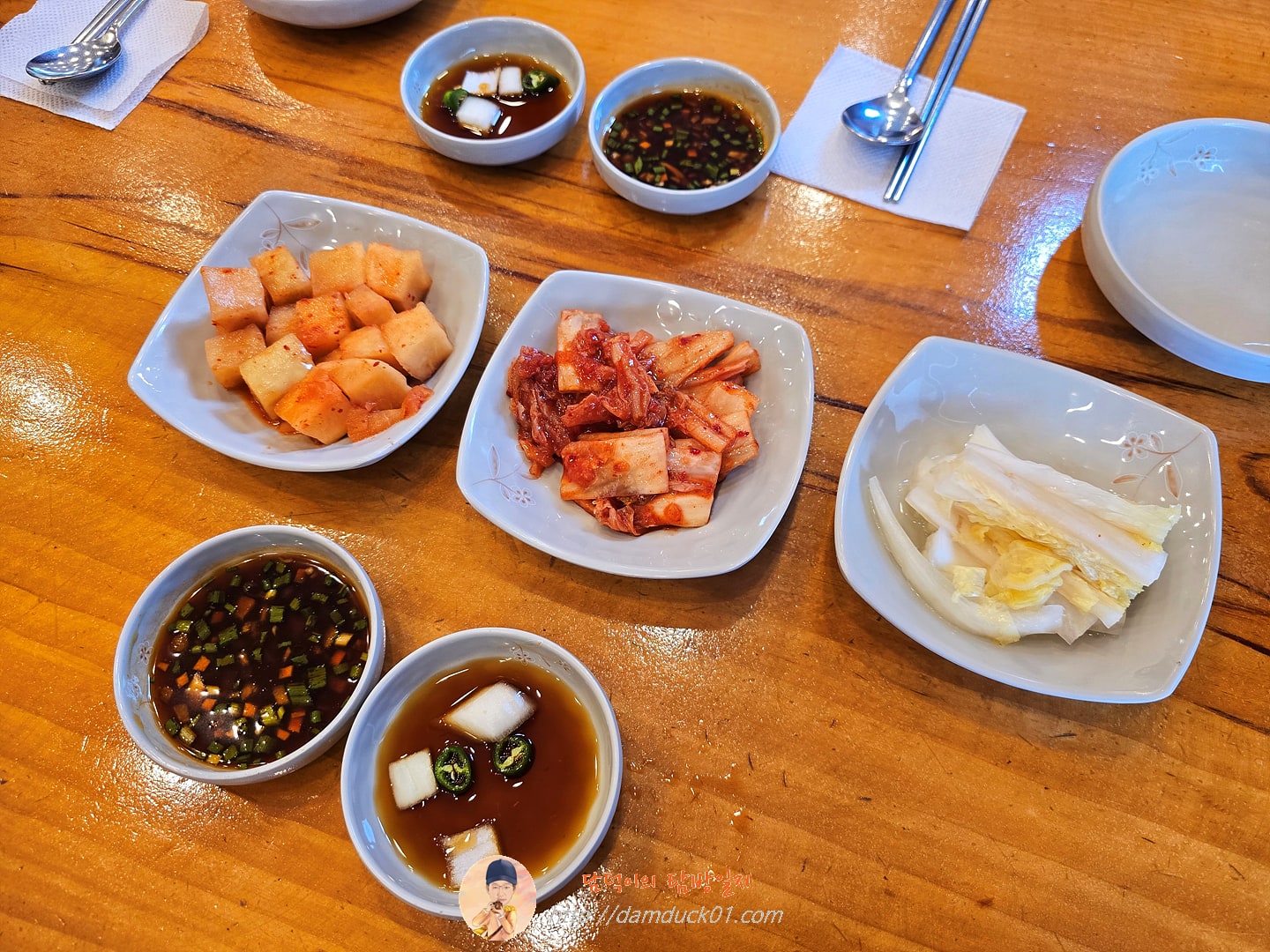 장비빔국수와 굴국밥보쌈 반찬