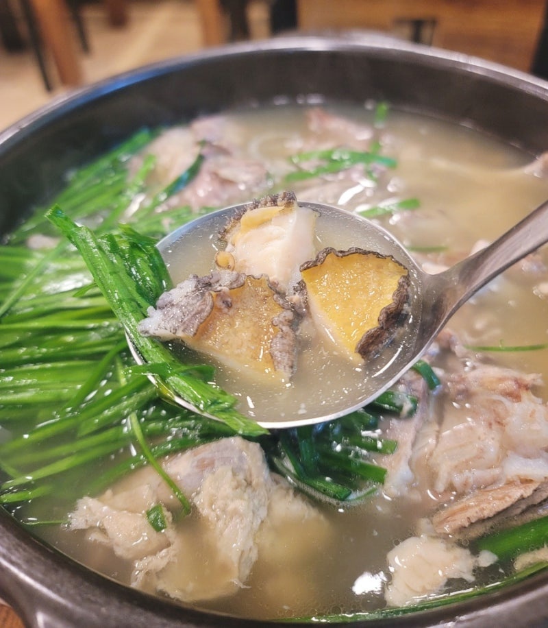 백숙엔 역시 부추무침이죠! 백숙 안에도 부추가 가