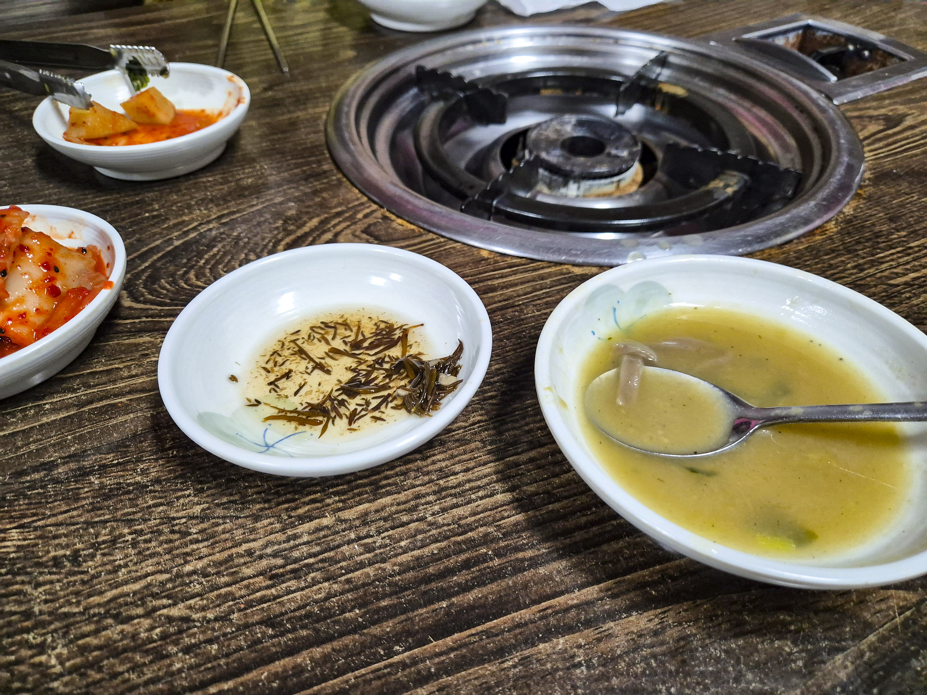 깔끔하게 비운 상차림 모습