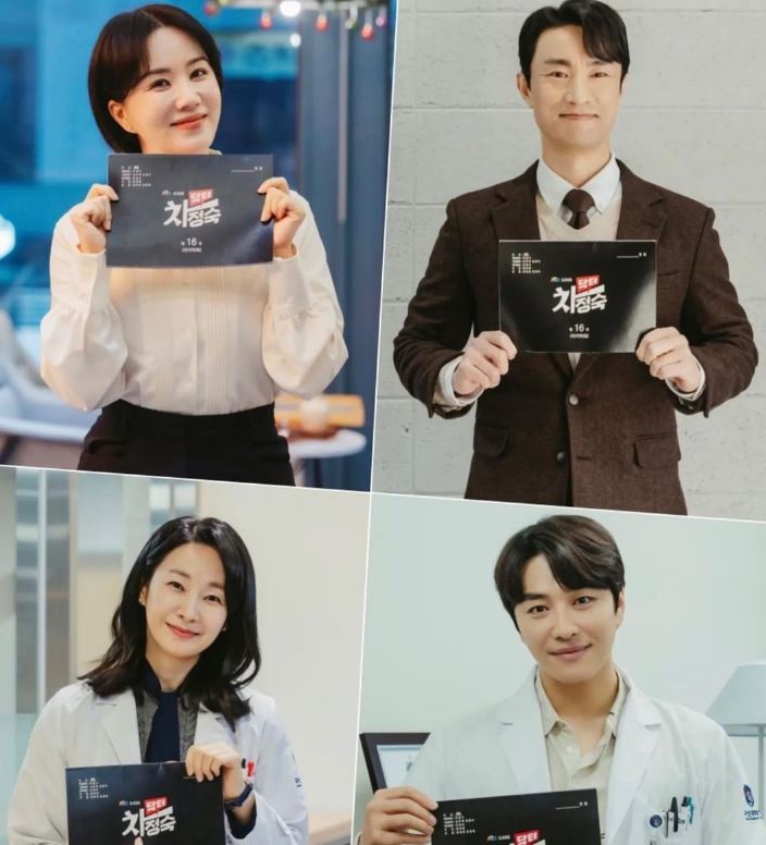 엄정화-김병철-명세빈-민우혁이-대본들고-서있는-모습