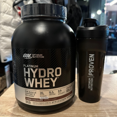 단백질 보충제와 쉐이커 통