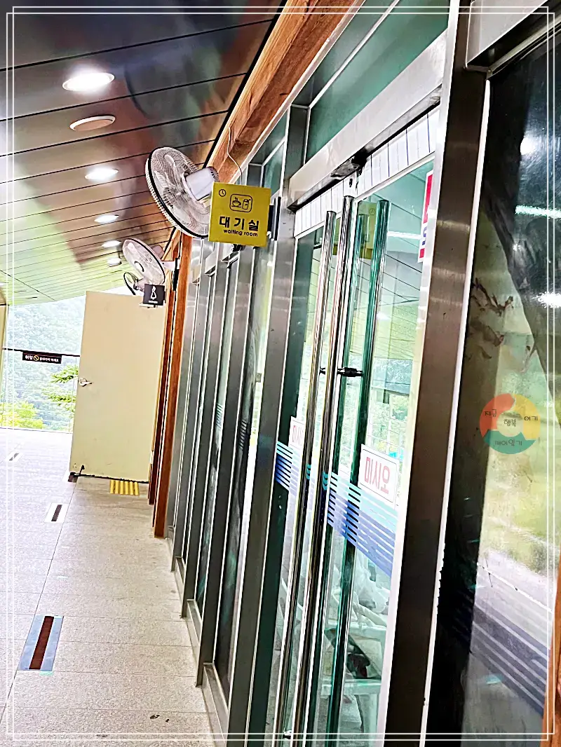 환선굴_대기실-입구-벽걸이-선풍기