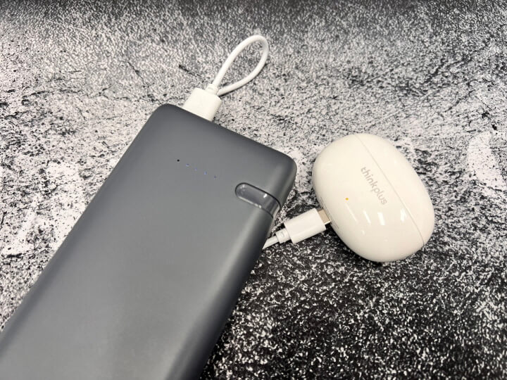 보조배터리와 무선이어폰