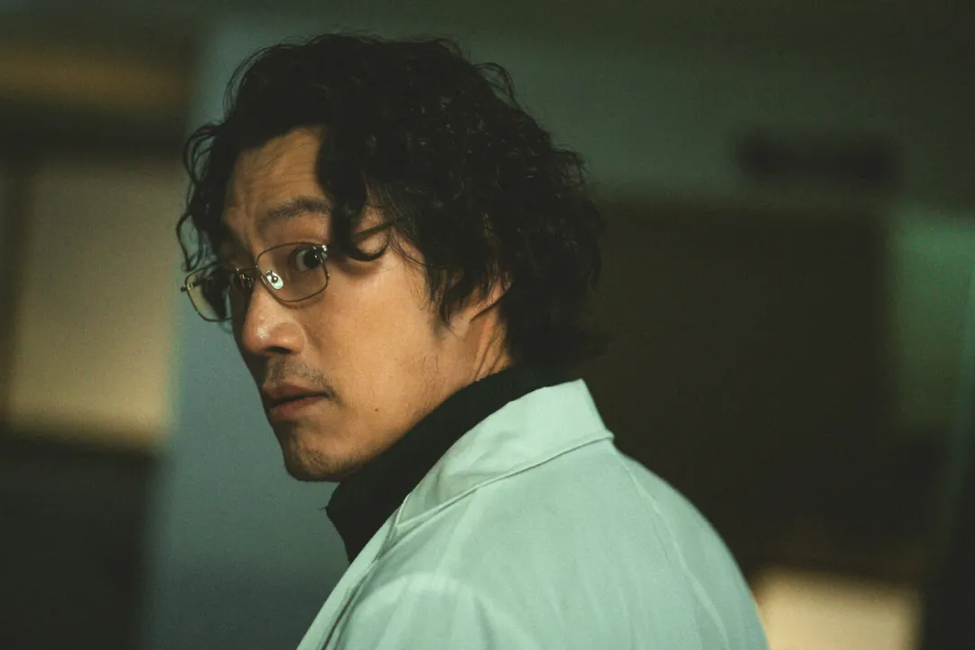 영화 황야의 이희준 등장씬