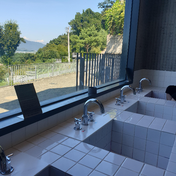 강화도 카페 트라몬토: 바다뷰 + 족욕 = 힐링 공식 완성_족욕존