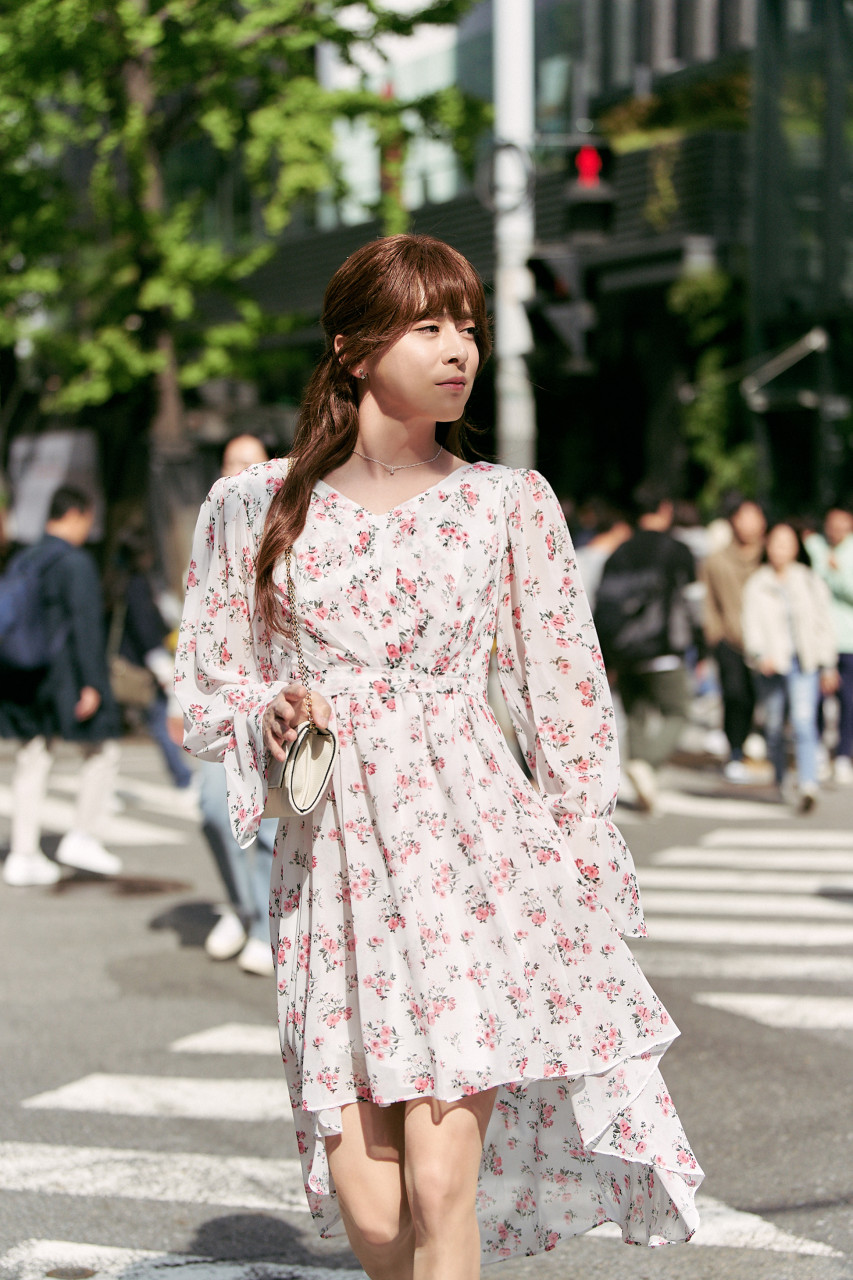 극중 처음으로 여장한 조정석