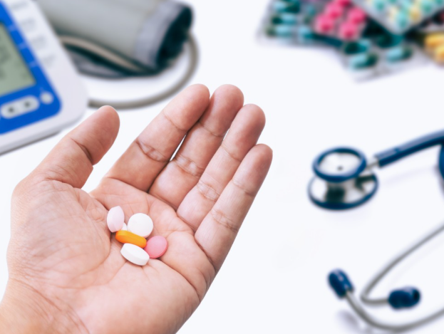 고혈압관리 혈압낮추는방법 혈압약 심혈과질환예방 건강관리 식이요법 저염식 운동효과 BMI관리 생활습관개선.png