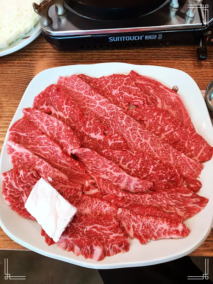 토요일은 밥이좋아 군포 산본 금정역 한우 숙성 등심 맛집 500 시간 진공 에이징 소고기 무쇠 철판 구이 한우물회 육회 현지인 추천 토밥 좋아 방송정보