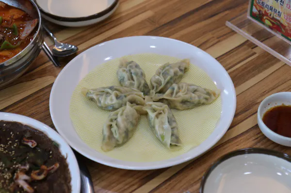 생생정보 대결 맛 대 맛 육개장 즉석 만두전골 vs 활낙지 해물 칼국수