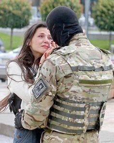 군대-가는-아들을-안타깝게-바라보는-엄마