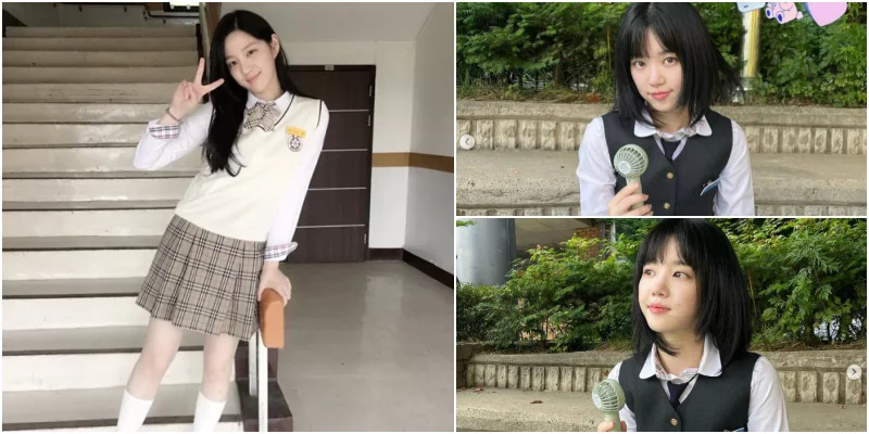 긴 검은 머리에 교복을 입고 학교 계단에서 앉아 있는 이유비