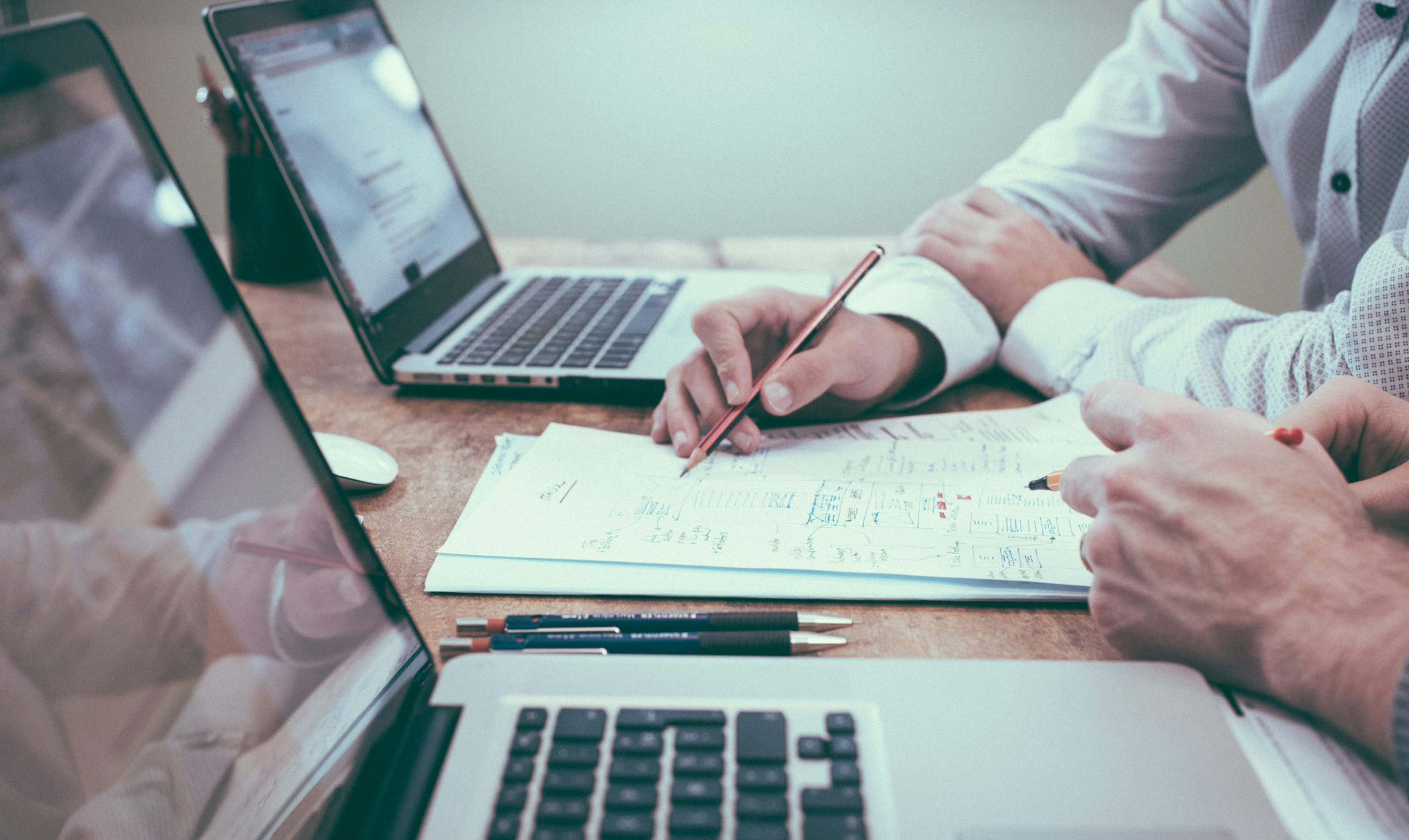 노트북, 의논하는 손