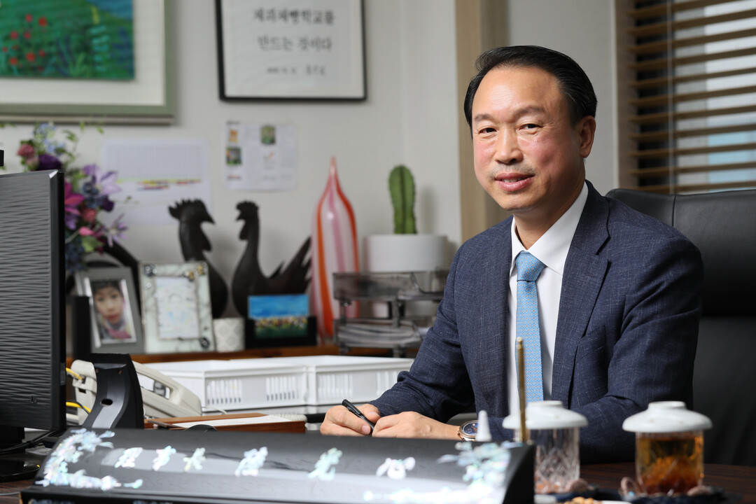 육광심 호텔 학교 이사장 프로필