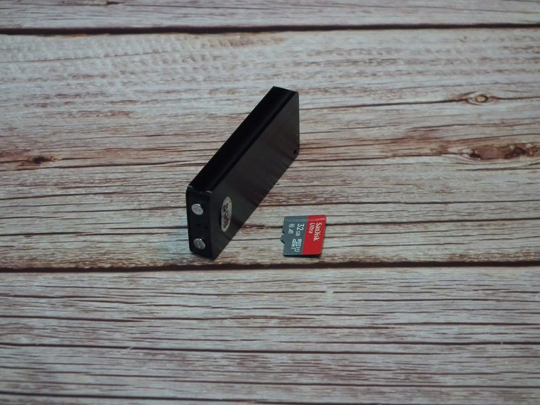 초소형 녹음기 휴대 모습