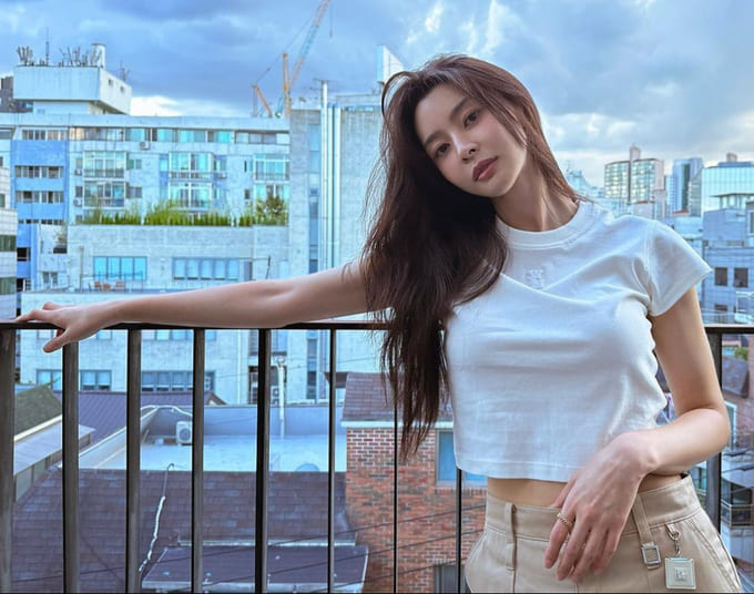 권나라 사복