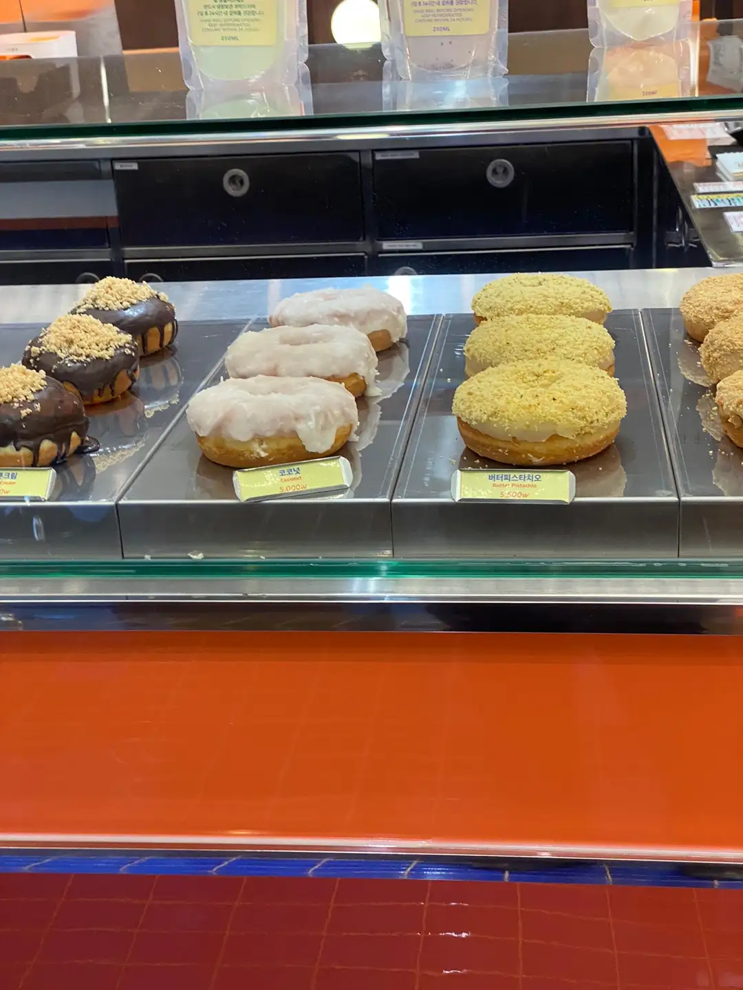 올드페리수원점-도넛진열-이미지