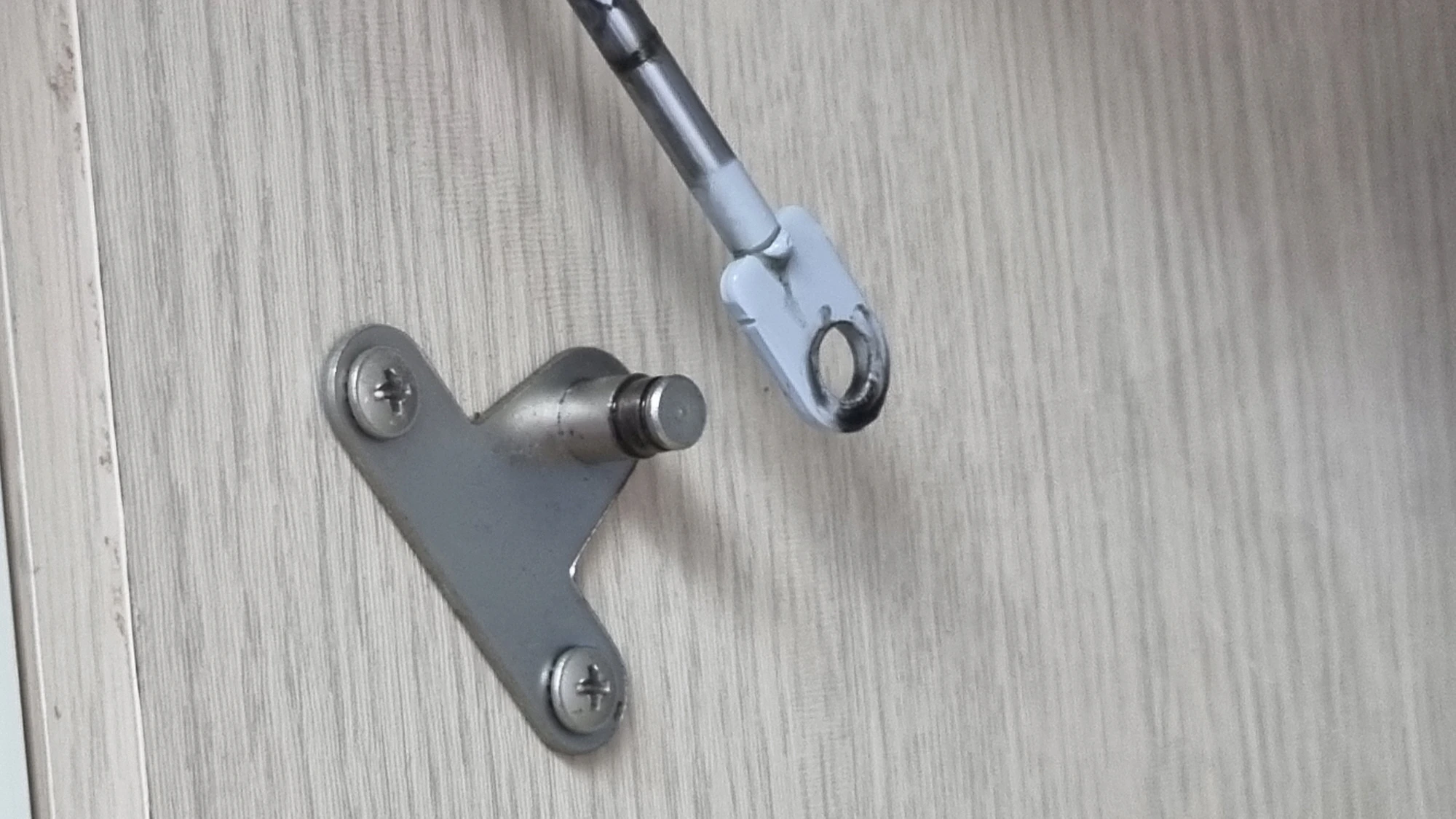 쇼바와 연결 부품 분리 모습