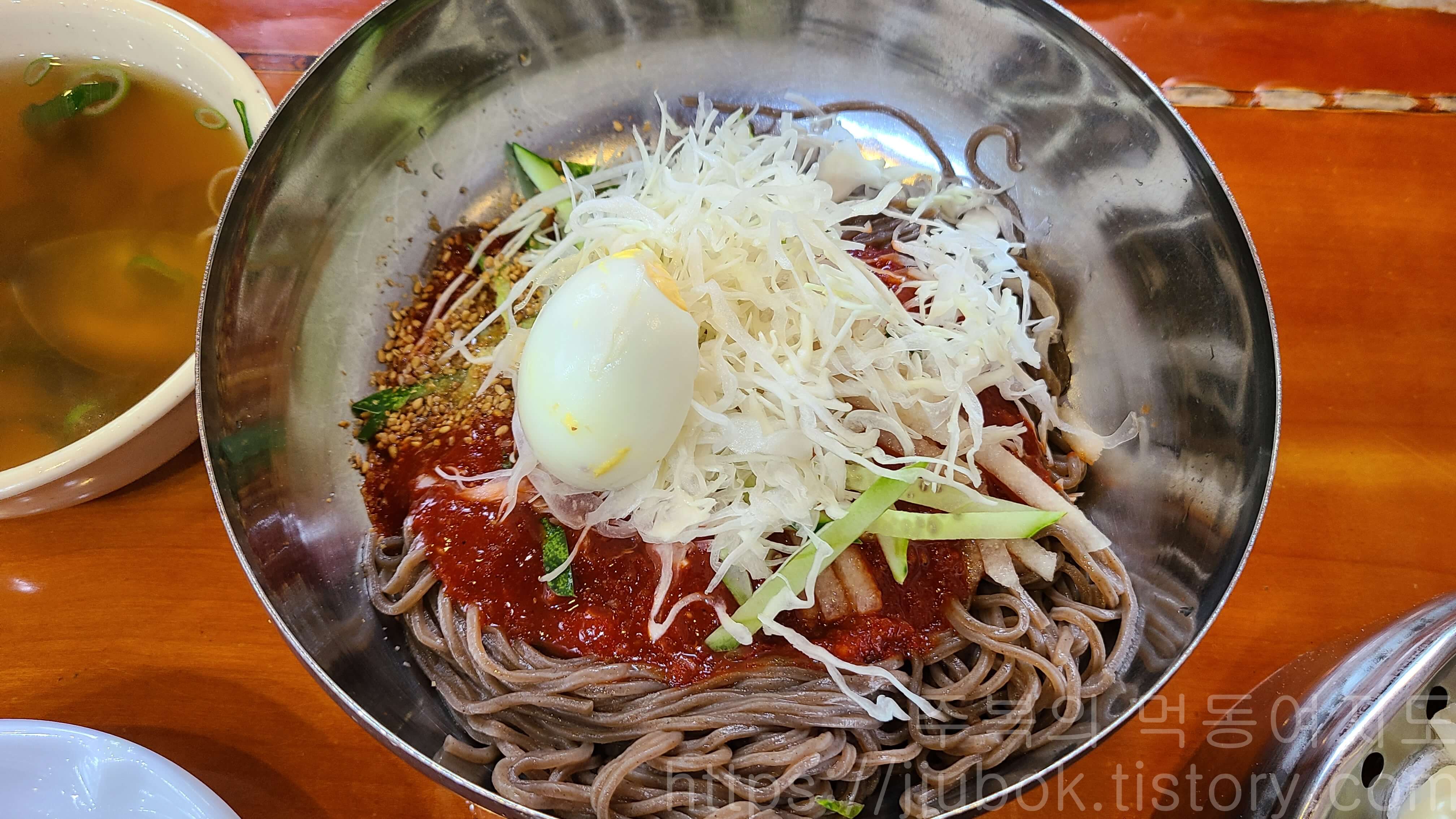 청실홍실-모밀비빔국수