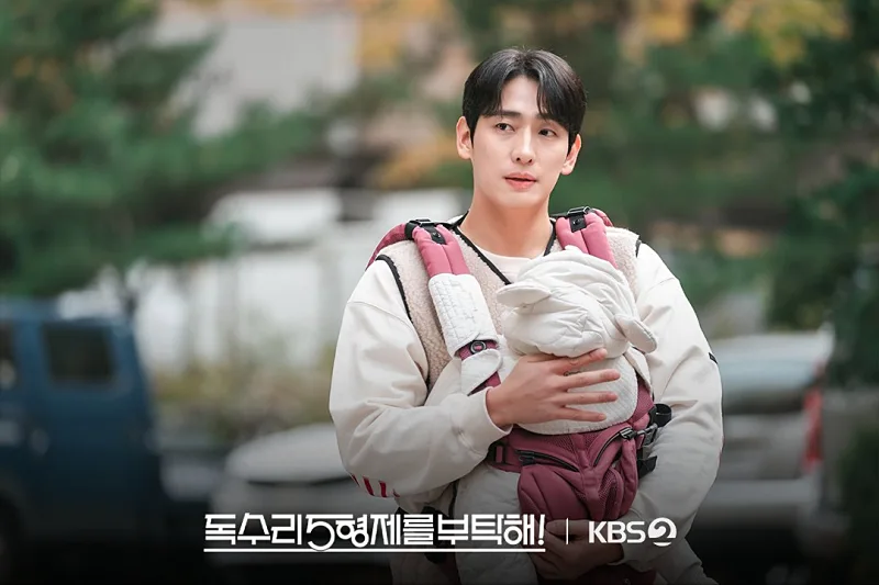 독수리 5형제를 부탁해!에서 오범수 역을 맡은 윤박